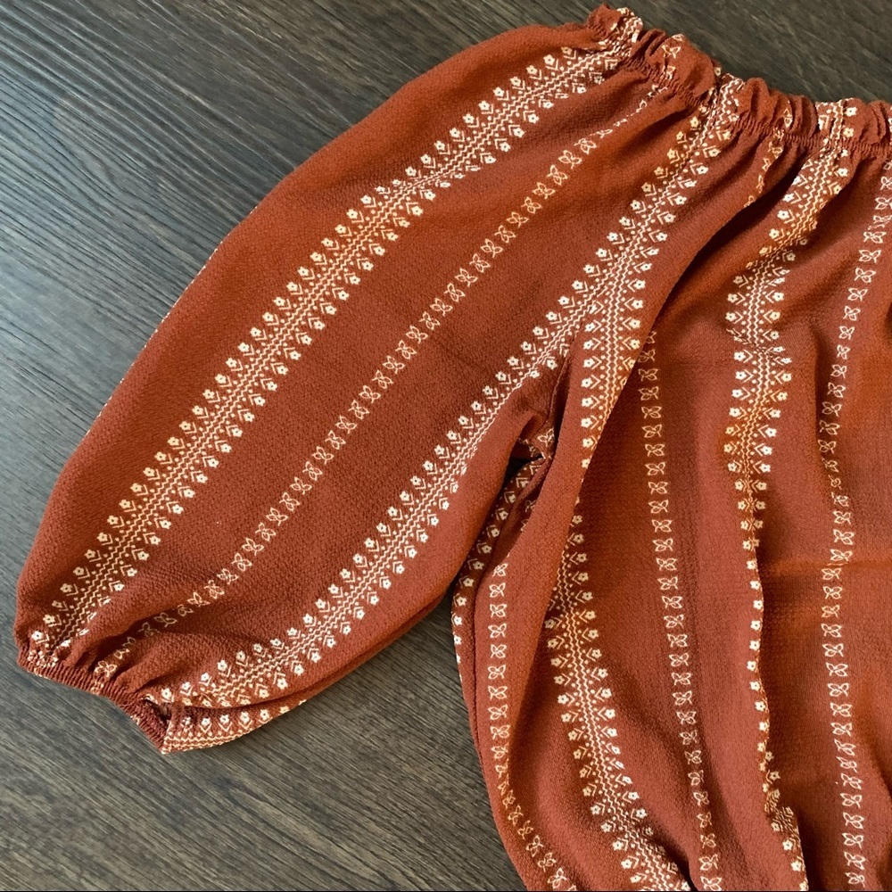 Free Kisses off should crop top elbow sleeves sz L - Picture 3 of 3